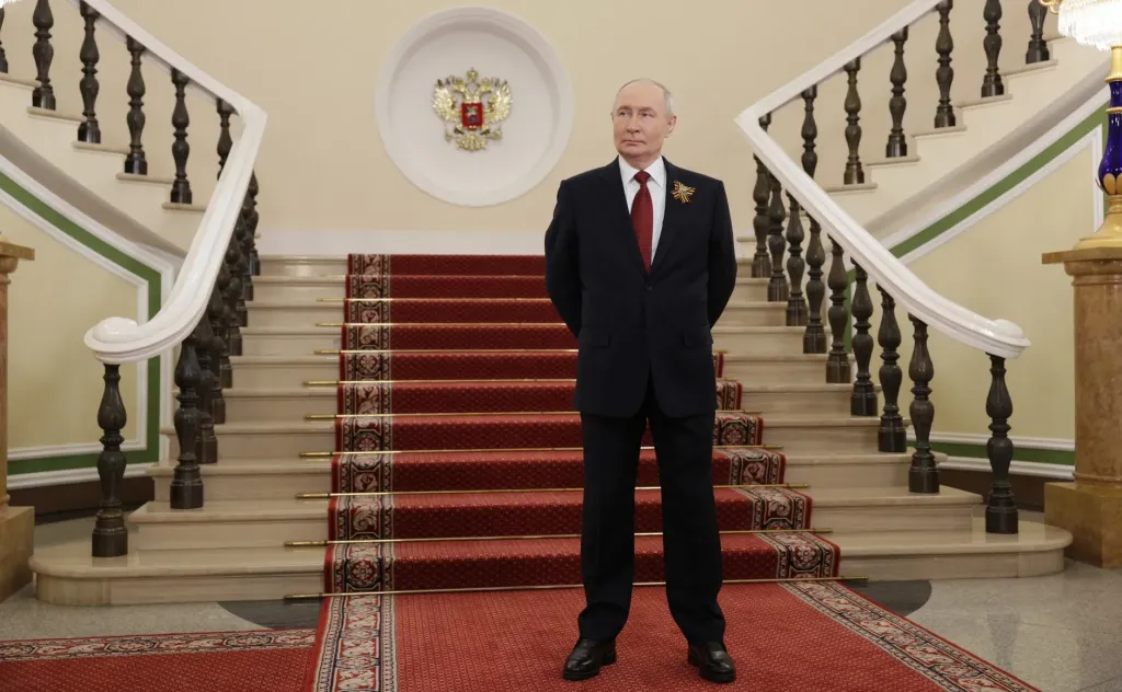Путин поздравил Касабиеву с победой на ЧМ по борьбе
