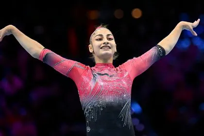 Рощина завоевала серебро в многоборье на чемпионате мира