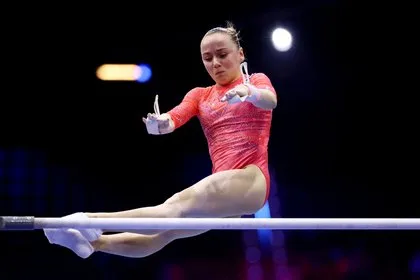 Рощина и Глотова вышли в финал многоборья на ЧМ по гимнастике